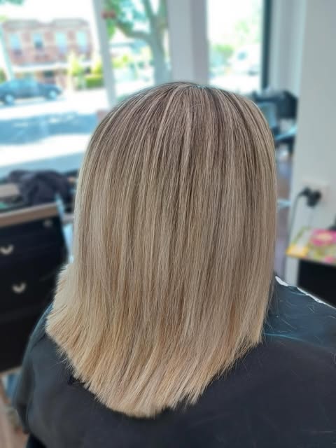 A full head of blonde foils